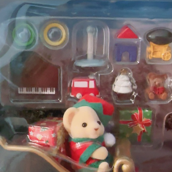 Calico Critters Mr Lions Winter Sleigh - Picture 3 of 5